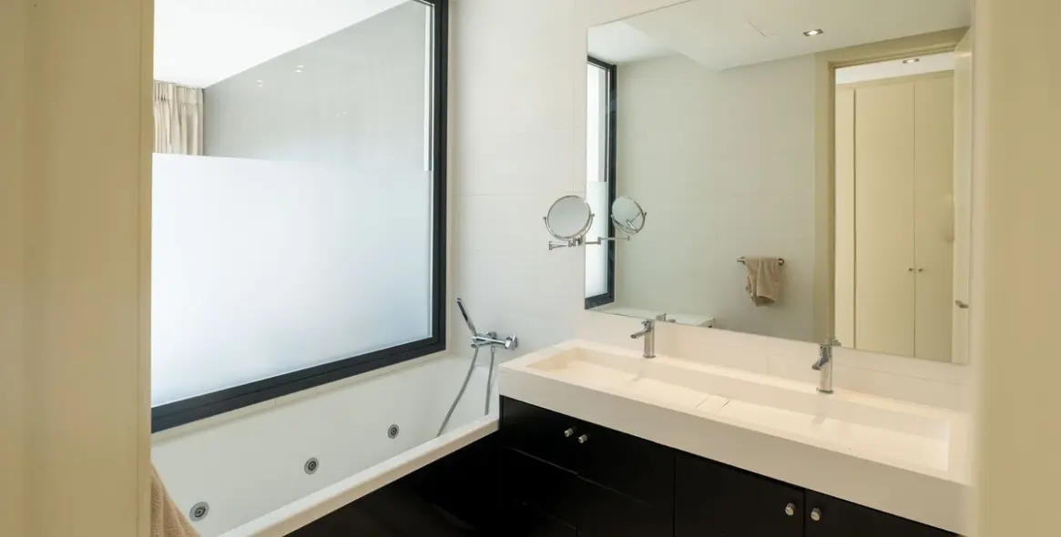 Venta de apartamento en planta baja en Benahavís 17