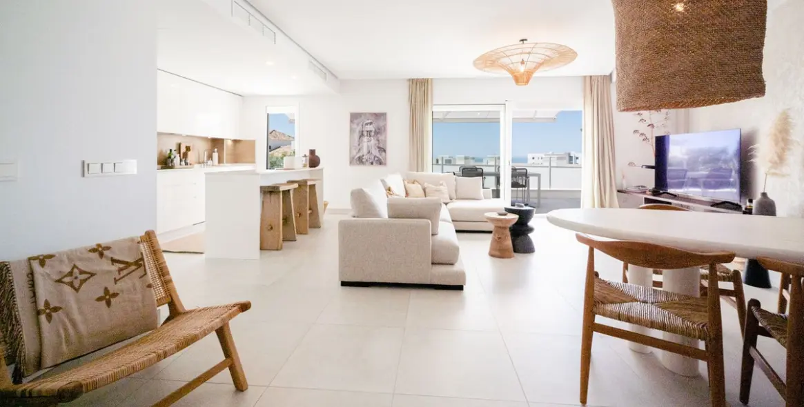 Продажа двухуровневого пентхауса в Altos de los Monteros 2