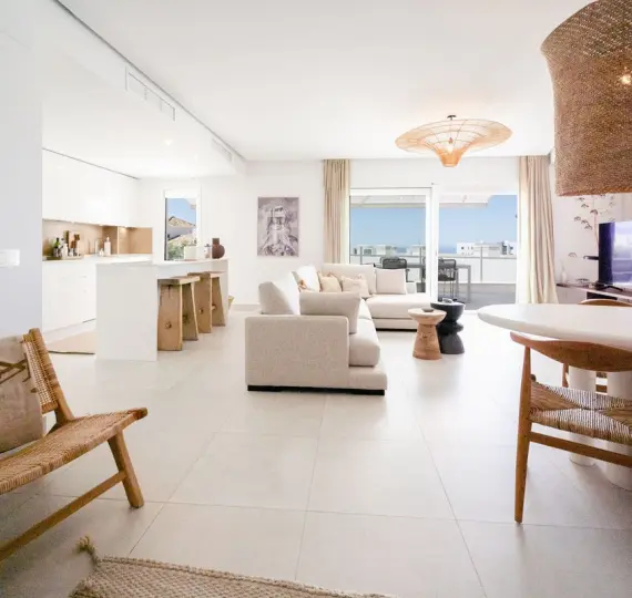 Продажа двухуровневого пентхауса в Altos de los Monteros