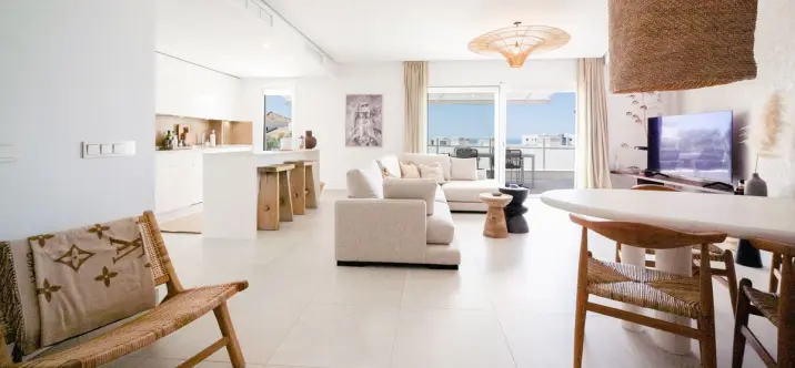 Продажа двухуровневого пентхауса в Altos de los Monteros 1