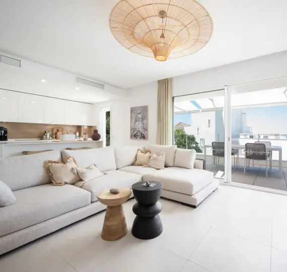 Продажа двухуровневого пентхауса в Altos de los Monteros