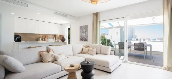 Продажа двухуровневого пентхауса в Altos de los Monteros 2