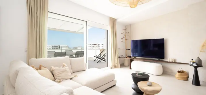 Продажа двухуровневого пентхауса в Altos de los Monteros 3