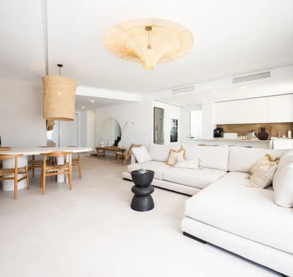 Продажа двухуровневого пентхауса в Altos de los Monteros