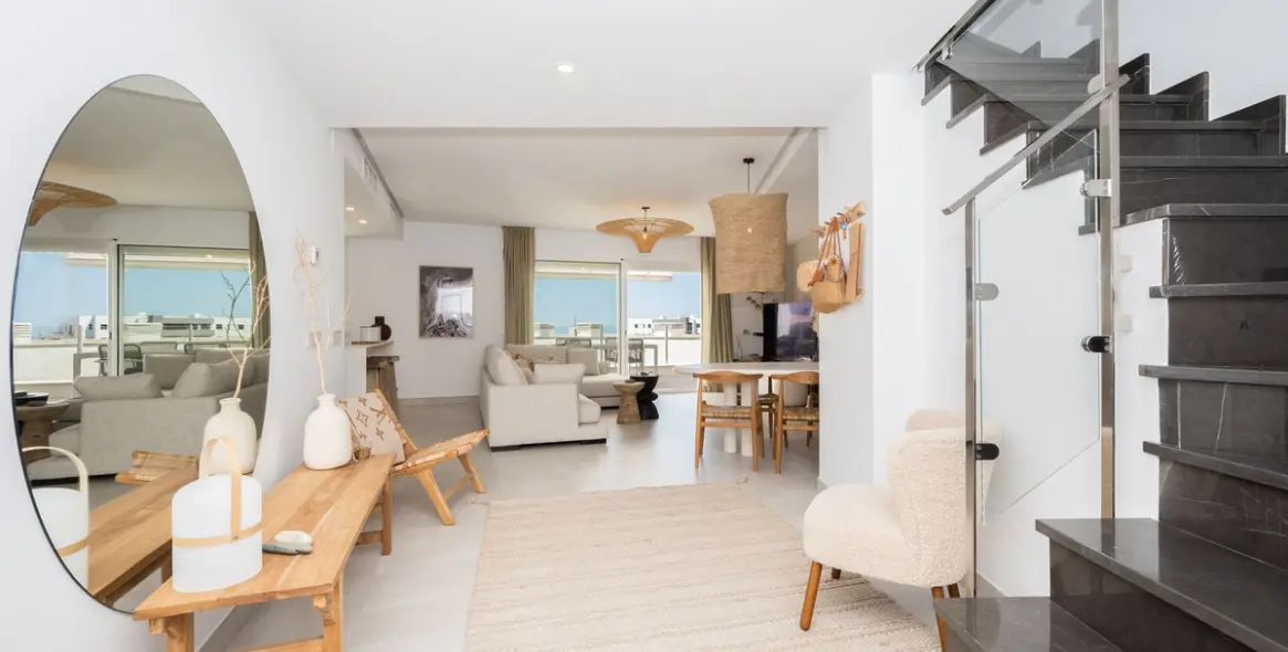 Продажа двухуровневого пентхауса в Altos de los Monteros 7