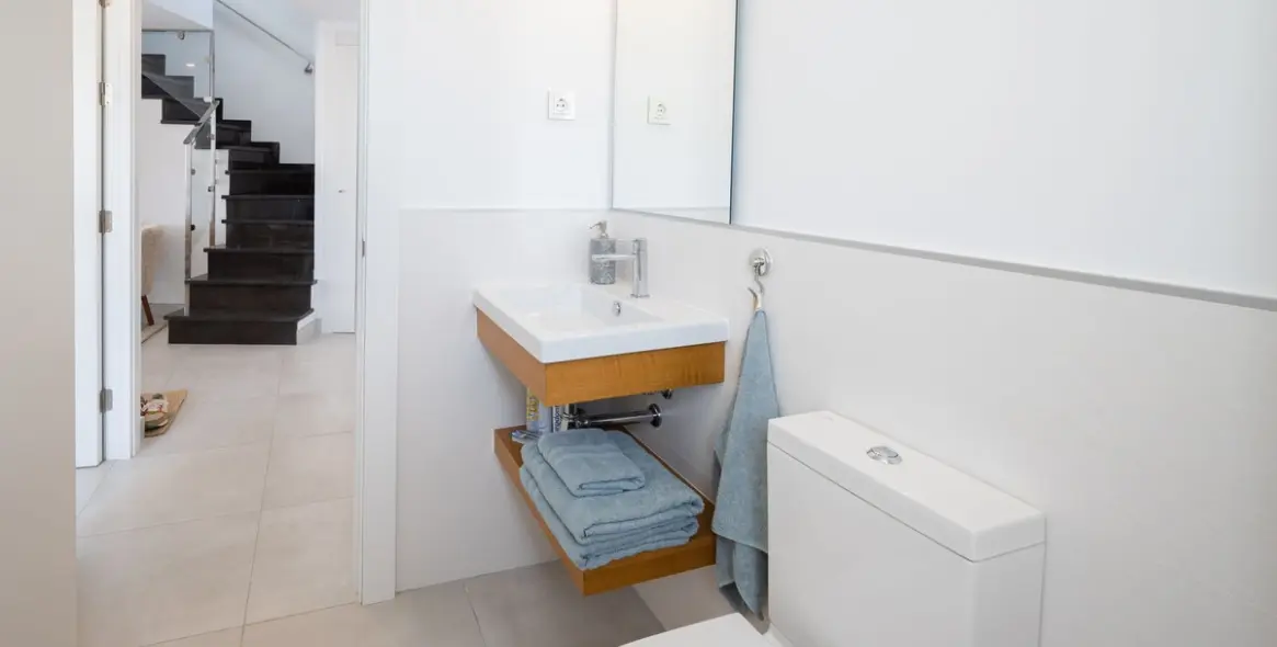 Продажа двухуровневого пентхауса в Altos de los Monteros 13