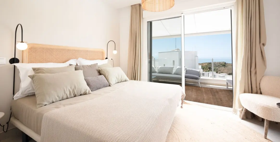 Продажа двухуровневого пентхауса в Altos de los Monteros 16