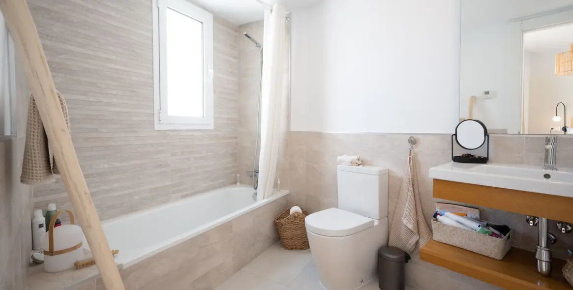 Продажа двухуровневого пентхауса в Altos de los Monteros 19