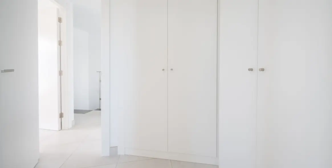 Продажа двухуровневого пентхауса в Altos de los Monteros 21