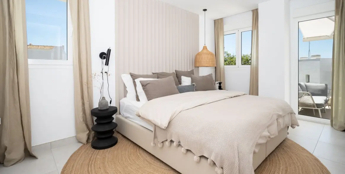 Продажа двухуровневого пентхауса в Altos de los Monteros 22