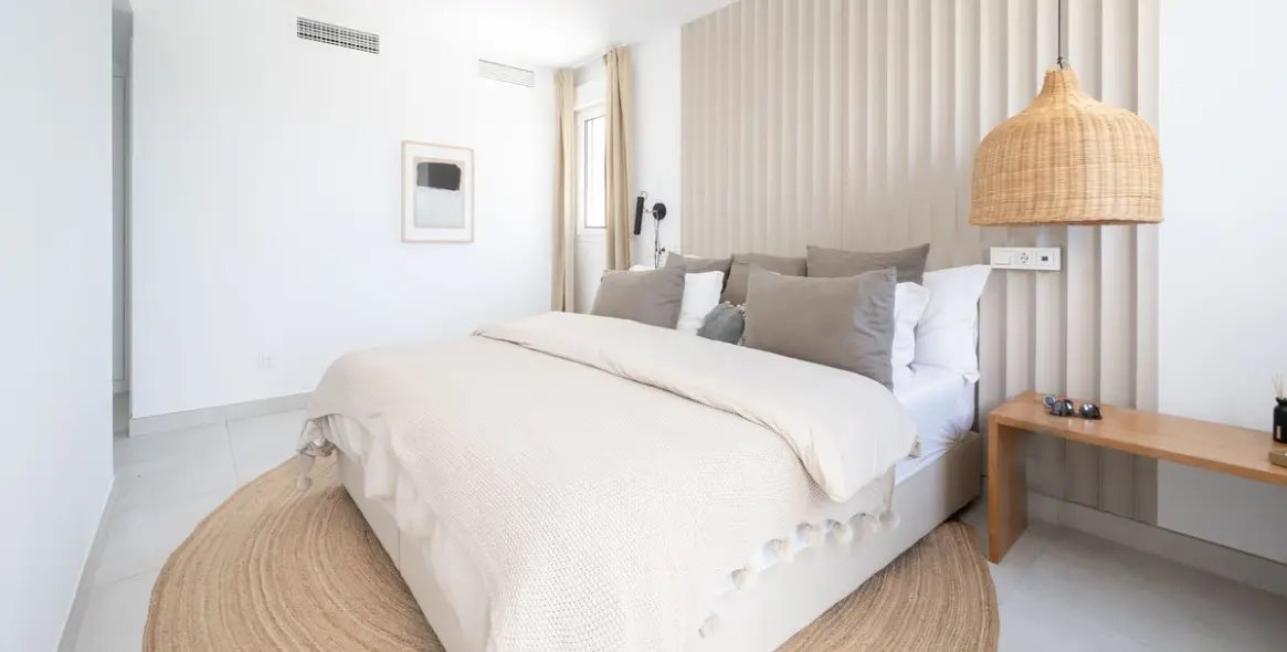 Продажа двухуровневого пентхауса в Altos de los Monteros 23