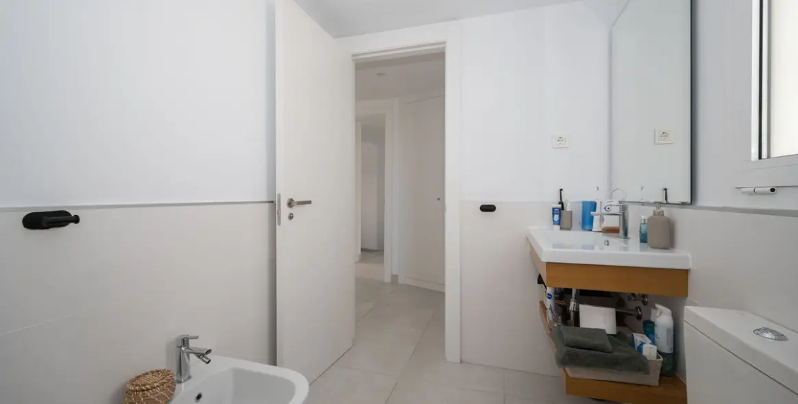 Продажа двухуровневого пентхауса в Altos de los Monteros 25