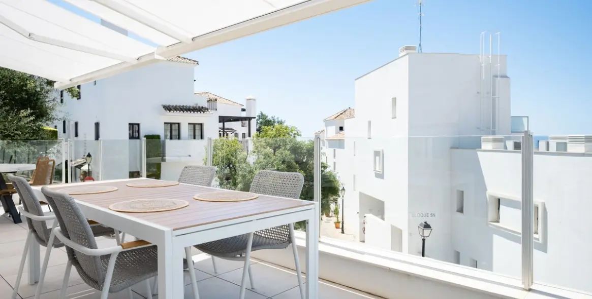 Продажа двухуровневого пентхауса в Altos de los Monteros 28