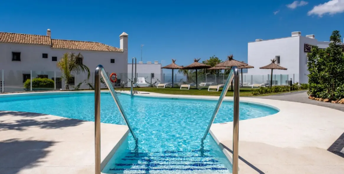 Продажа двухуровневого пентхауса в Altos de los Monteros 31