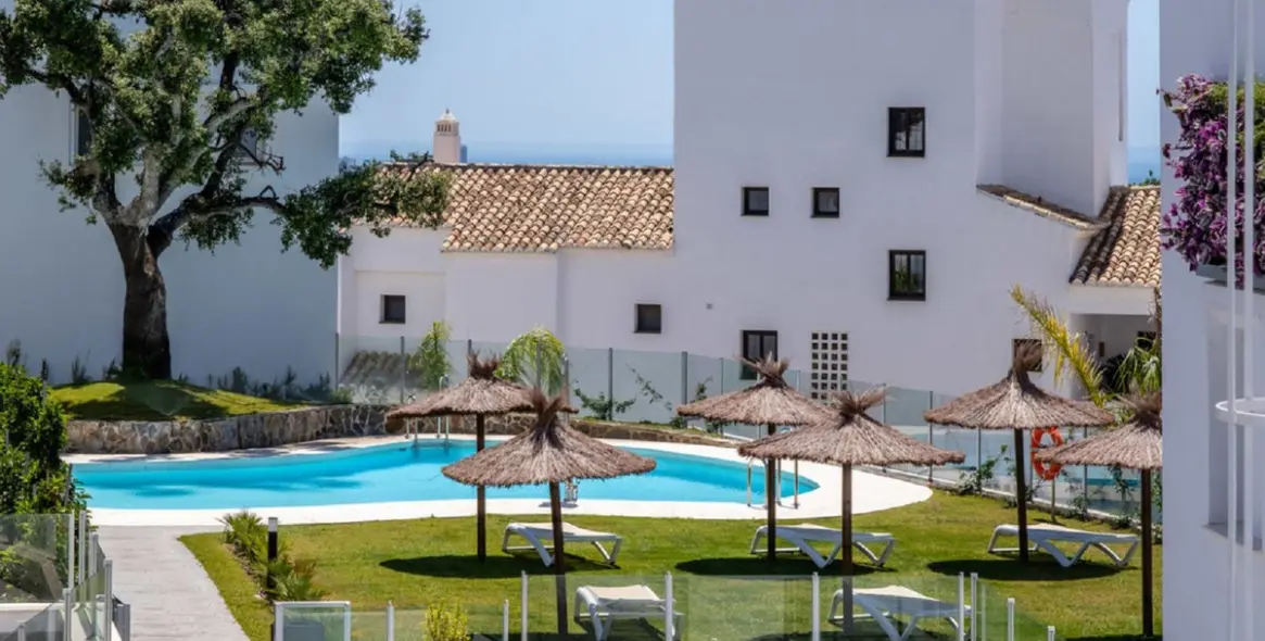 Продажа двухуровневого пентхауса в Altos de los Monteros 32