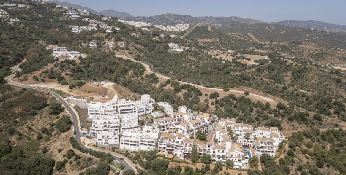 Продажа двухуровневого пентхауса в Altos de los Monteros 40