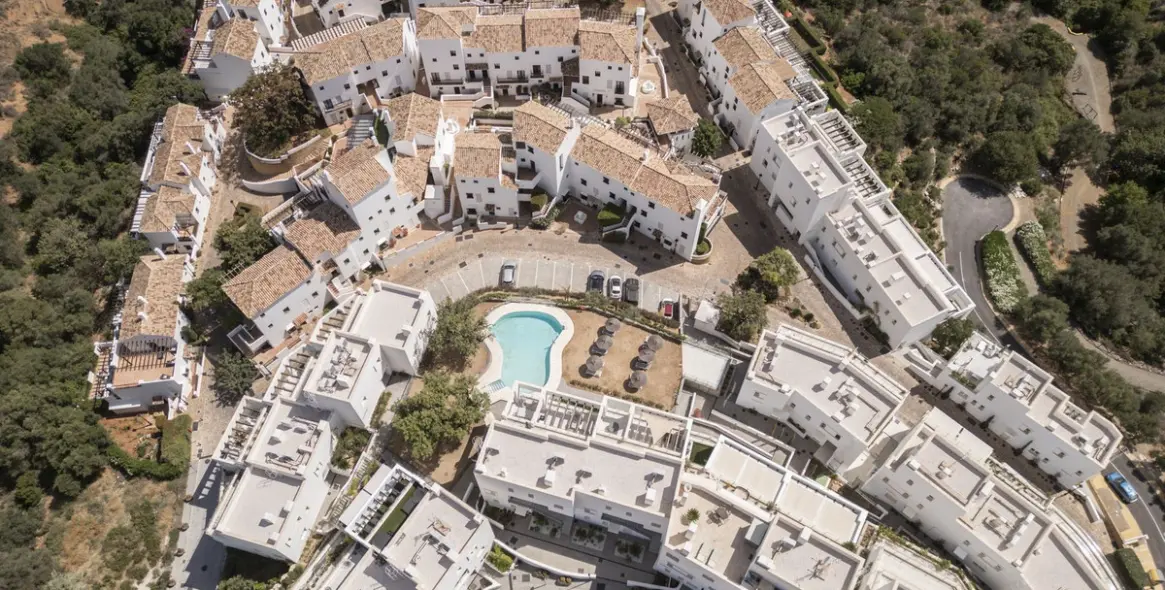 Продажа двухуровневого пентхауса в Altos de los Monteros 41