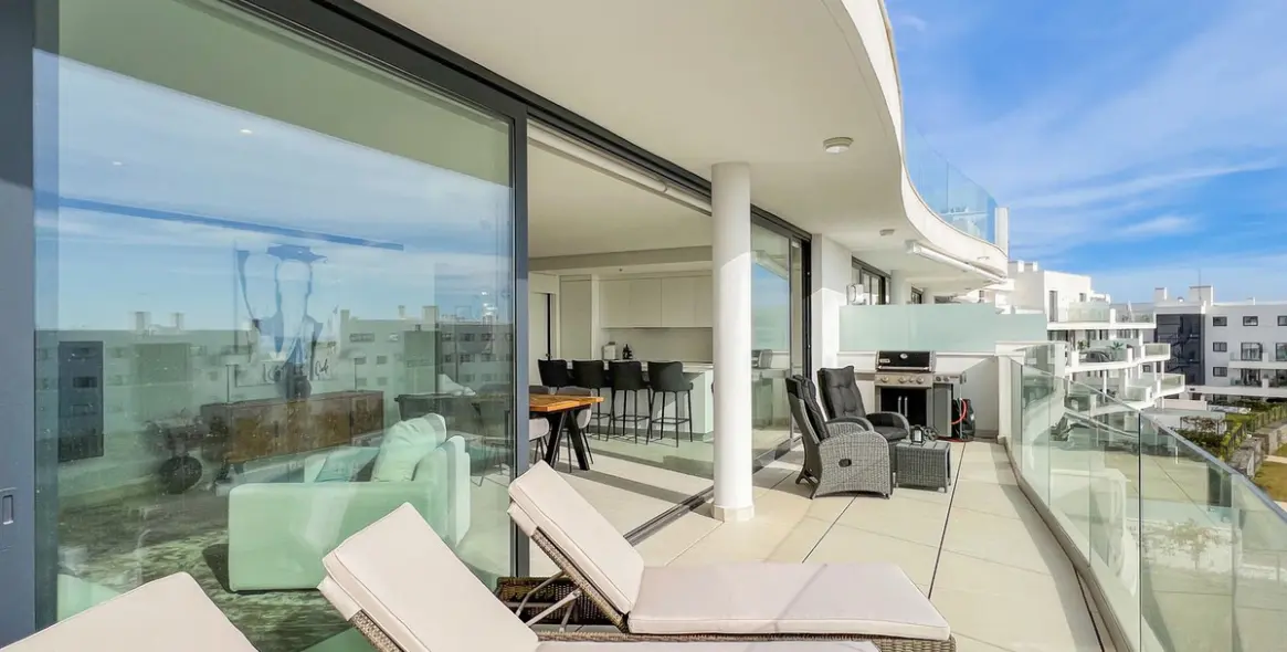 Venta de apartamento en planta media en Higueron 1