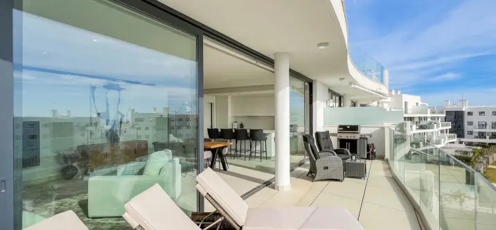 Venta de apartamento en planta media en Higueron 0