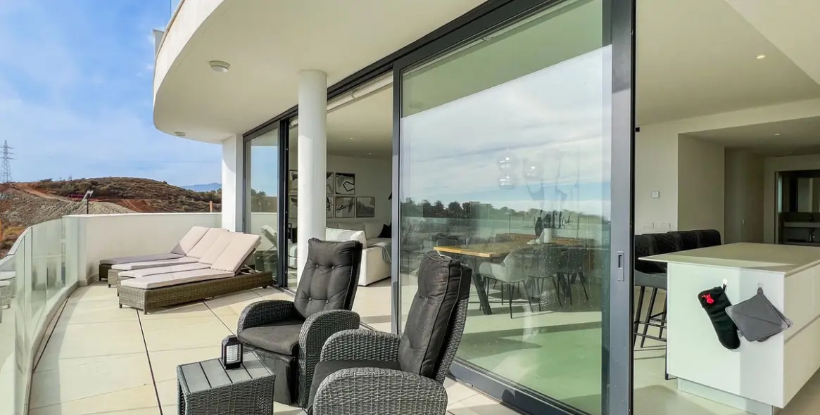 Venta de apartamento en planta media en Higueron 2