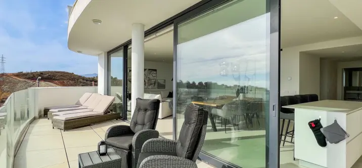 Venta de apartamento en planta media en Higueron 1