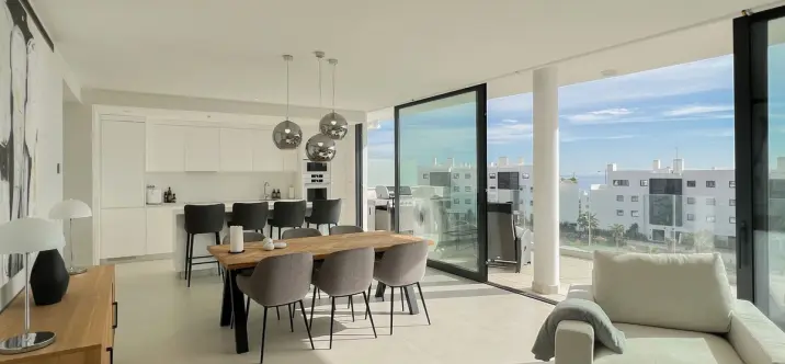 Venta de apartamento en planta media en Higueron 2