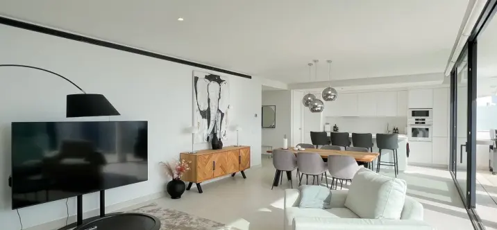 Venta de apartamento en planta media en Higueron 3