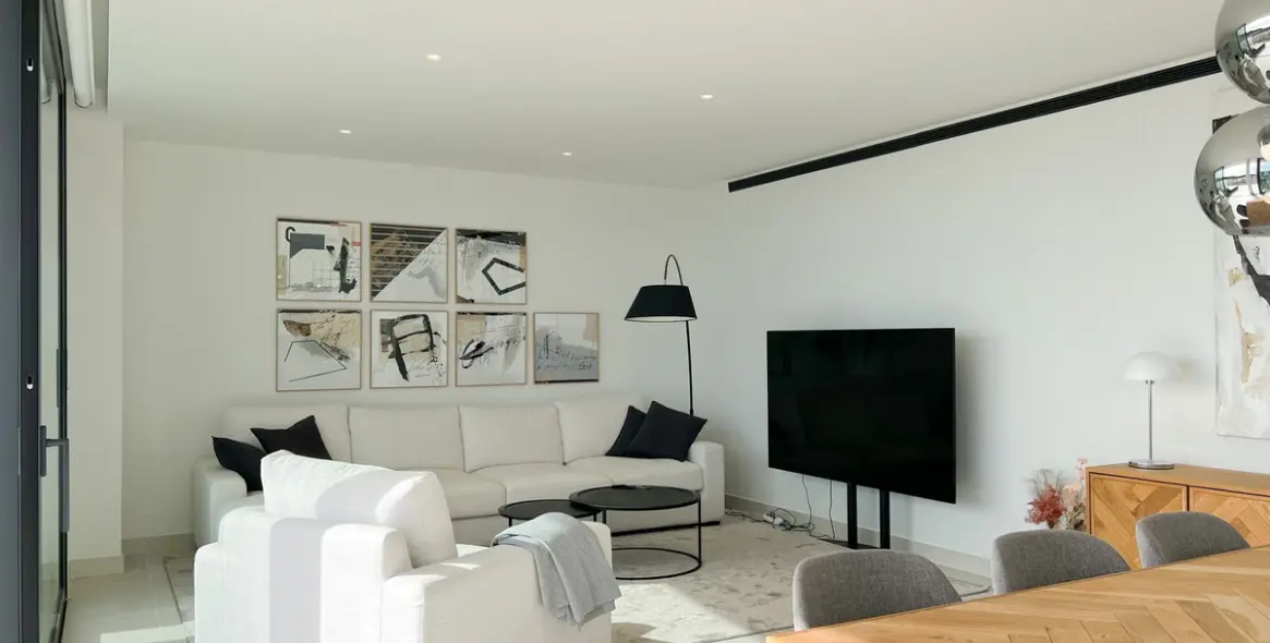 Venta de apartamento en planta media en Higueron 8