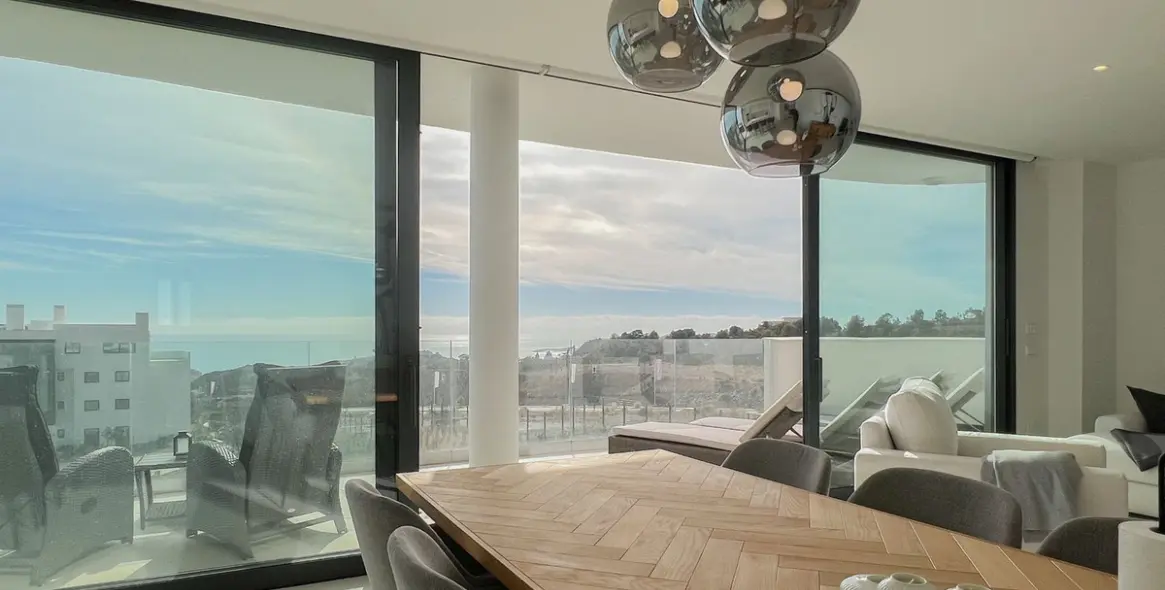 Venta de apartamento en planta media en Higueron 10