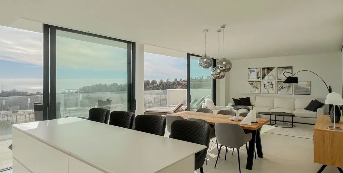 Venta de apartamento en planta media en Higueron 11