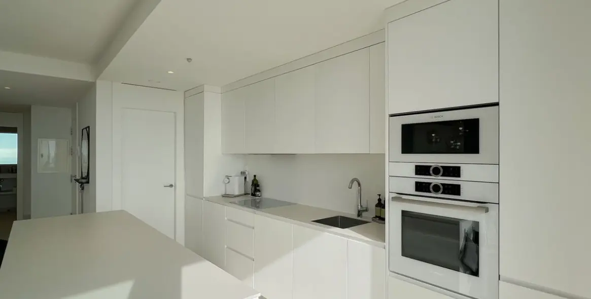 Venta de apartamento en planta media en Higueron 16