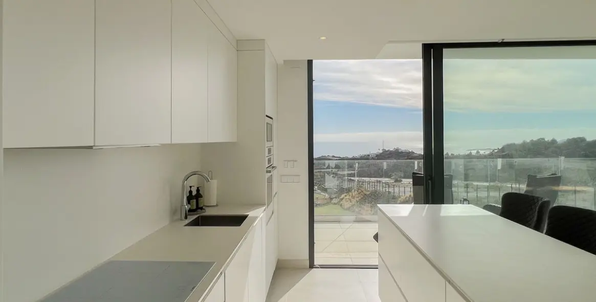 Venta de apartamento en planta media en Higueron 18