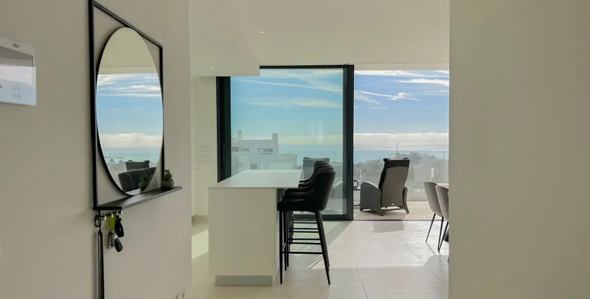 Venta de apartamento en planta media en Higueron 19