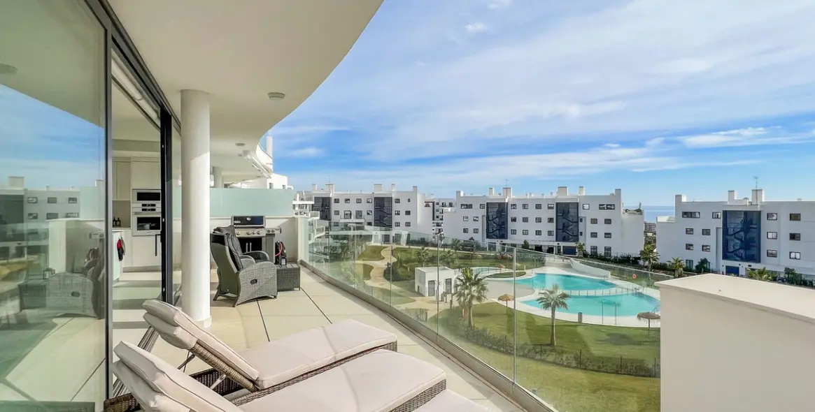 Venta de apartamento en planta media en Higueron 20