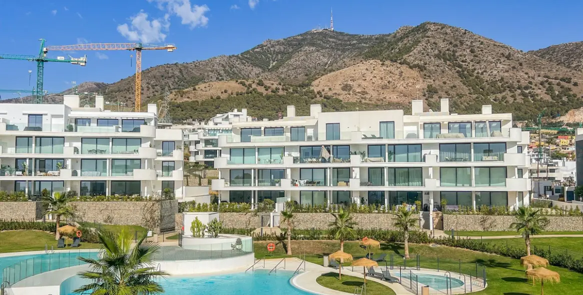 Продажа апартаментов на среднем этаже в Higueron 44