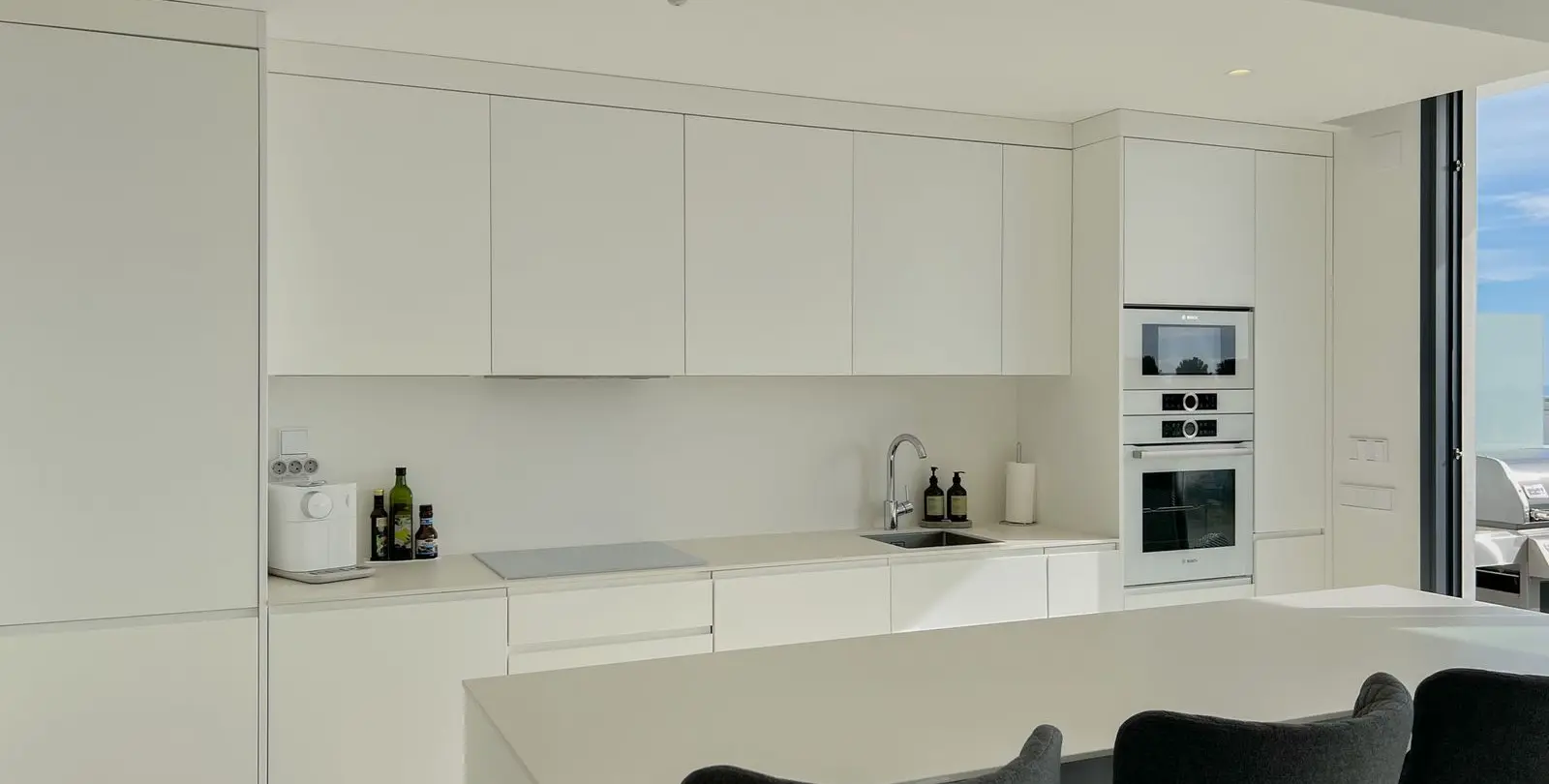 Venta de apartamento en planta media en Higueron 17