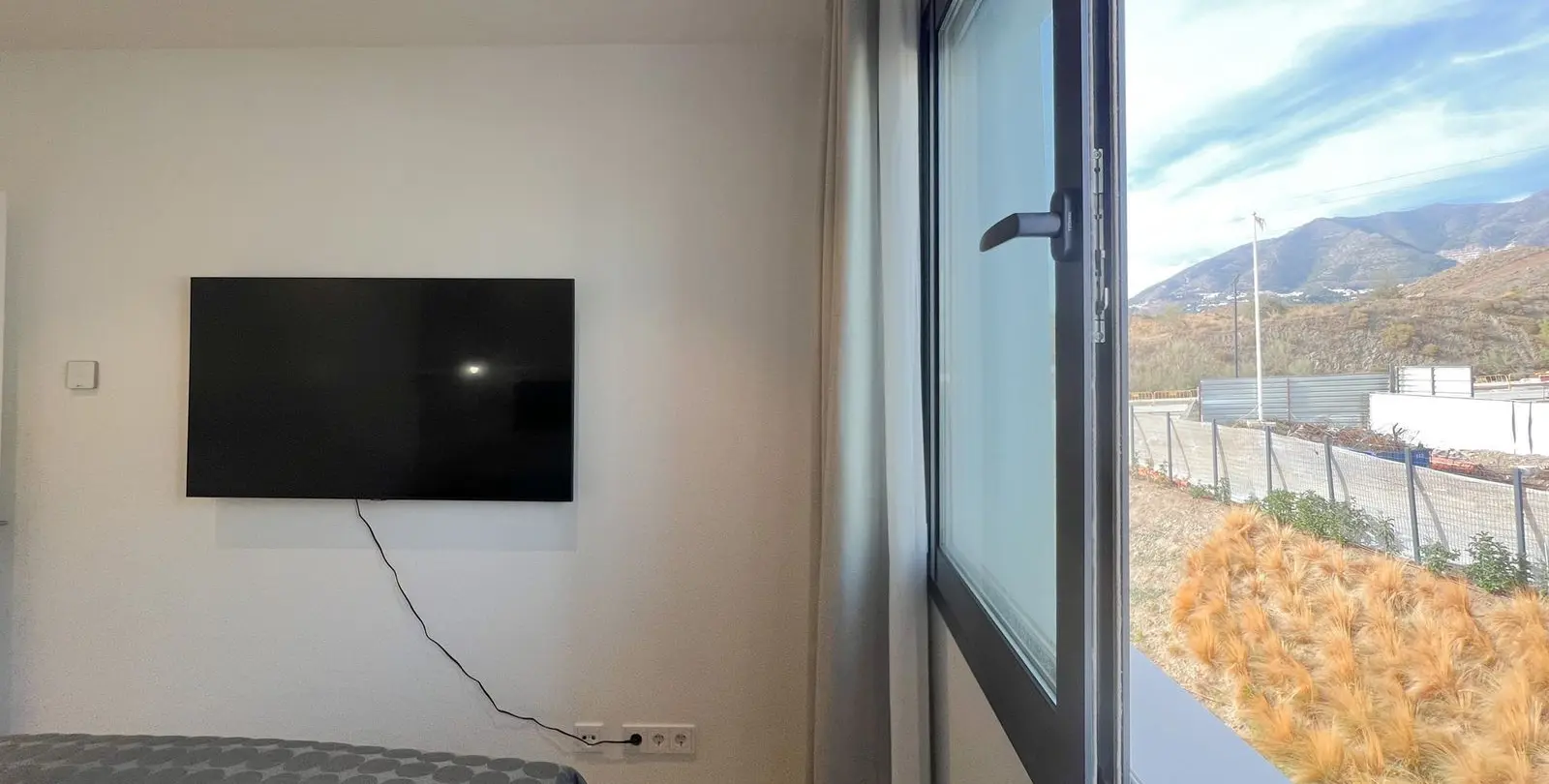 Venta de apartamento en planta media en Higueron 23