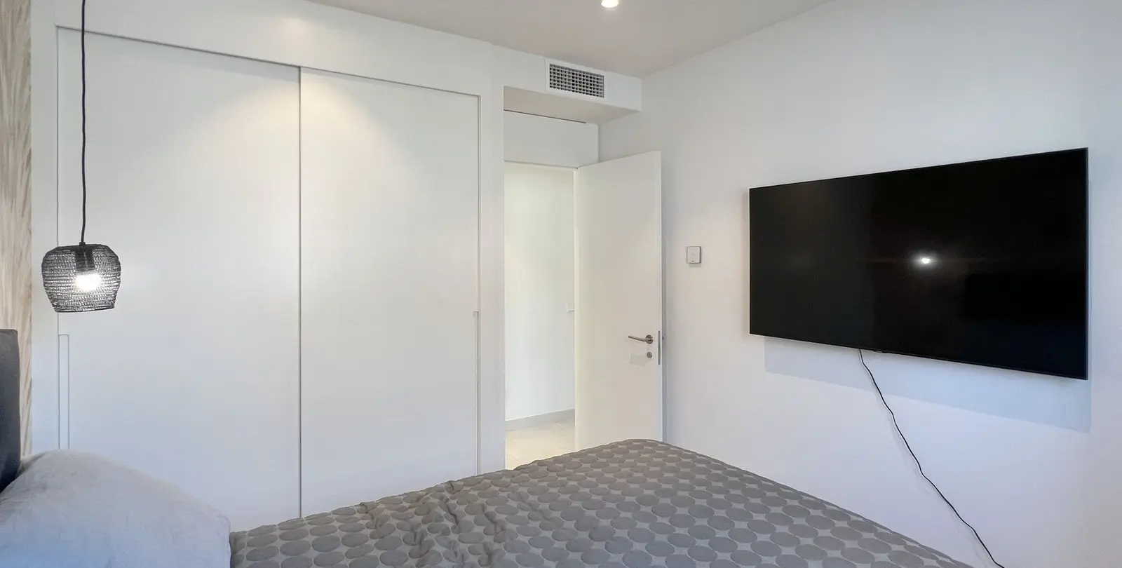 Venta de apartamento en planta media en Higueron 24