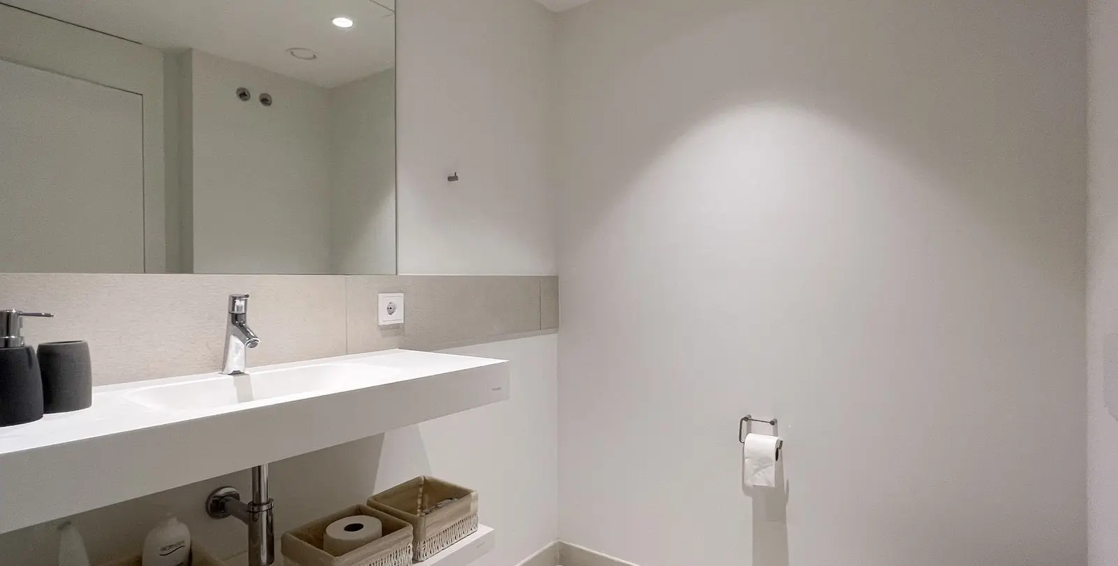 Venta de apartamento en planta media en Higueron 26