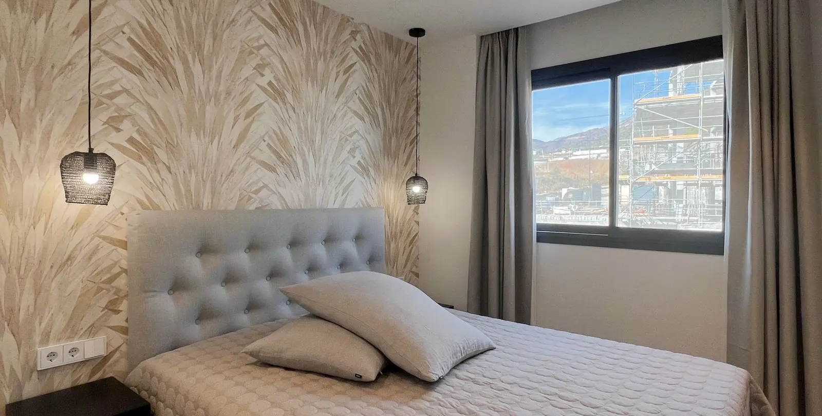 Venta de apartamento en planta media en Higueron 27