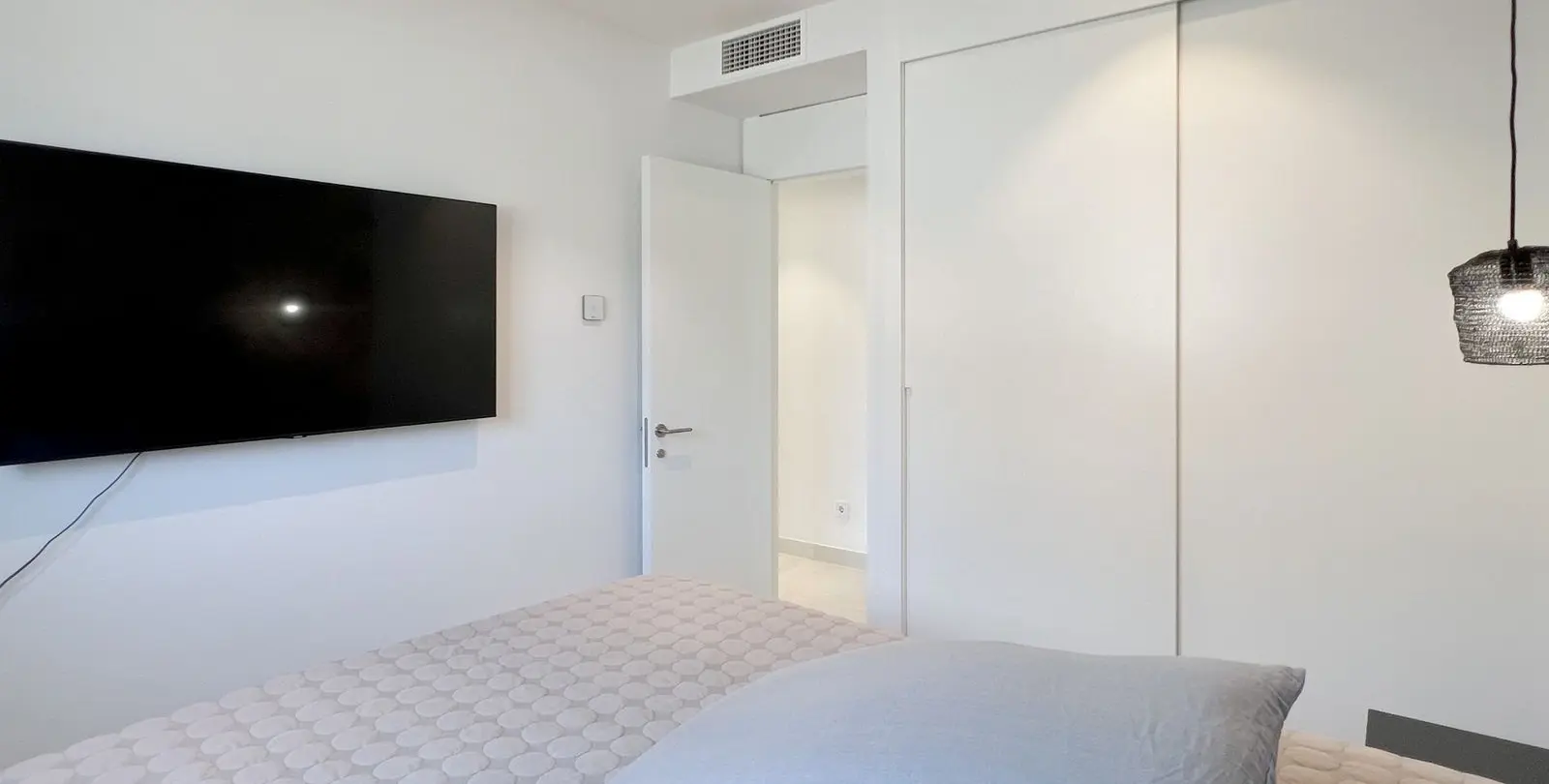 Venta de apartamento en planta media en Higueron 30