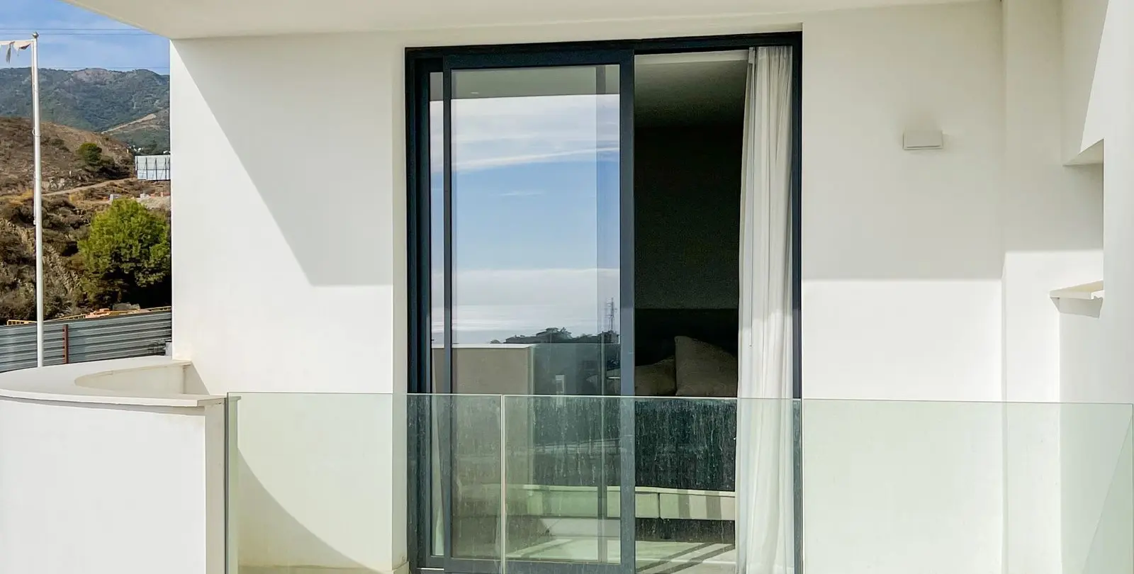 Venta de apartamento en planta media en Higueron 31