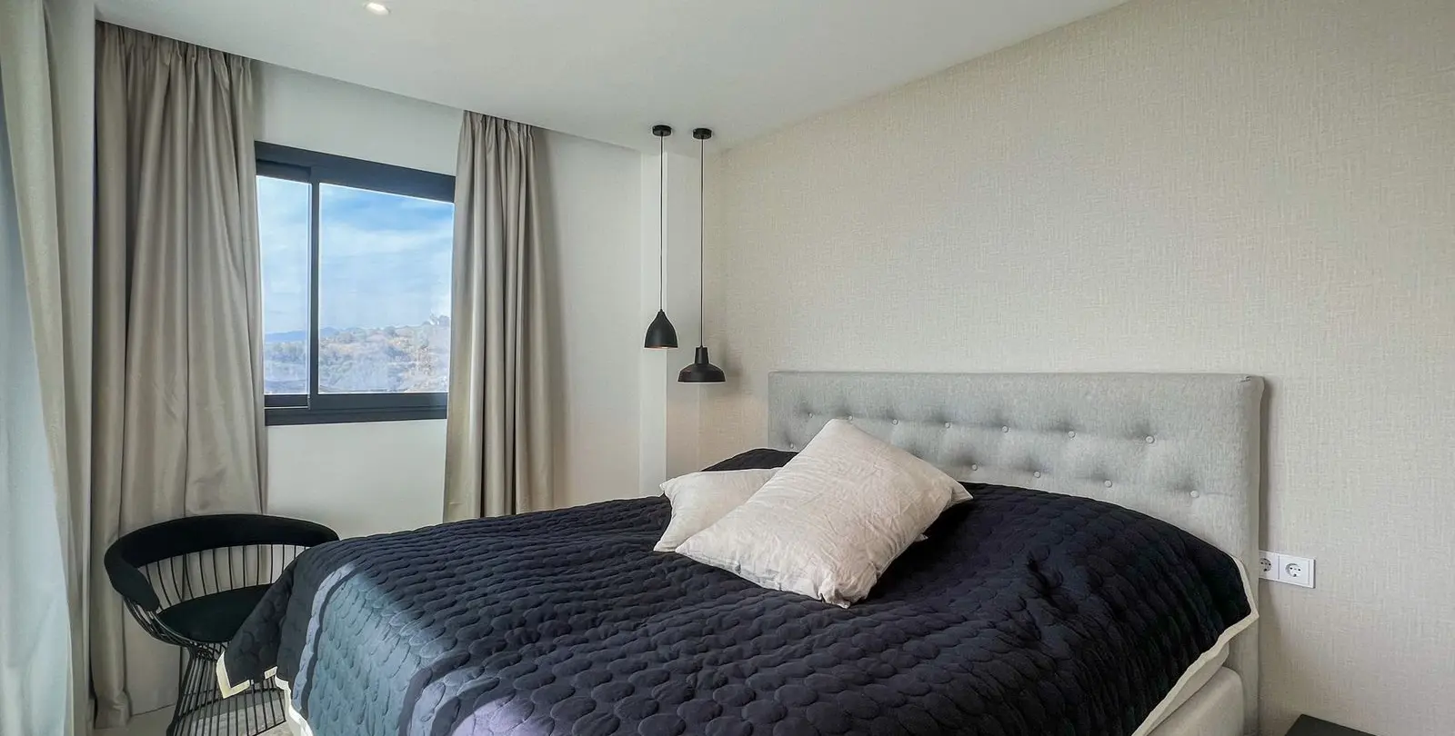 Venta de apartamento en planta media en Higueron 32