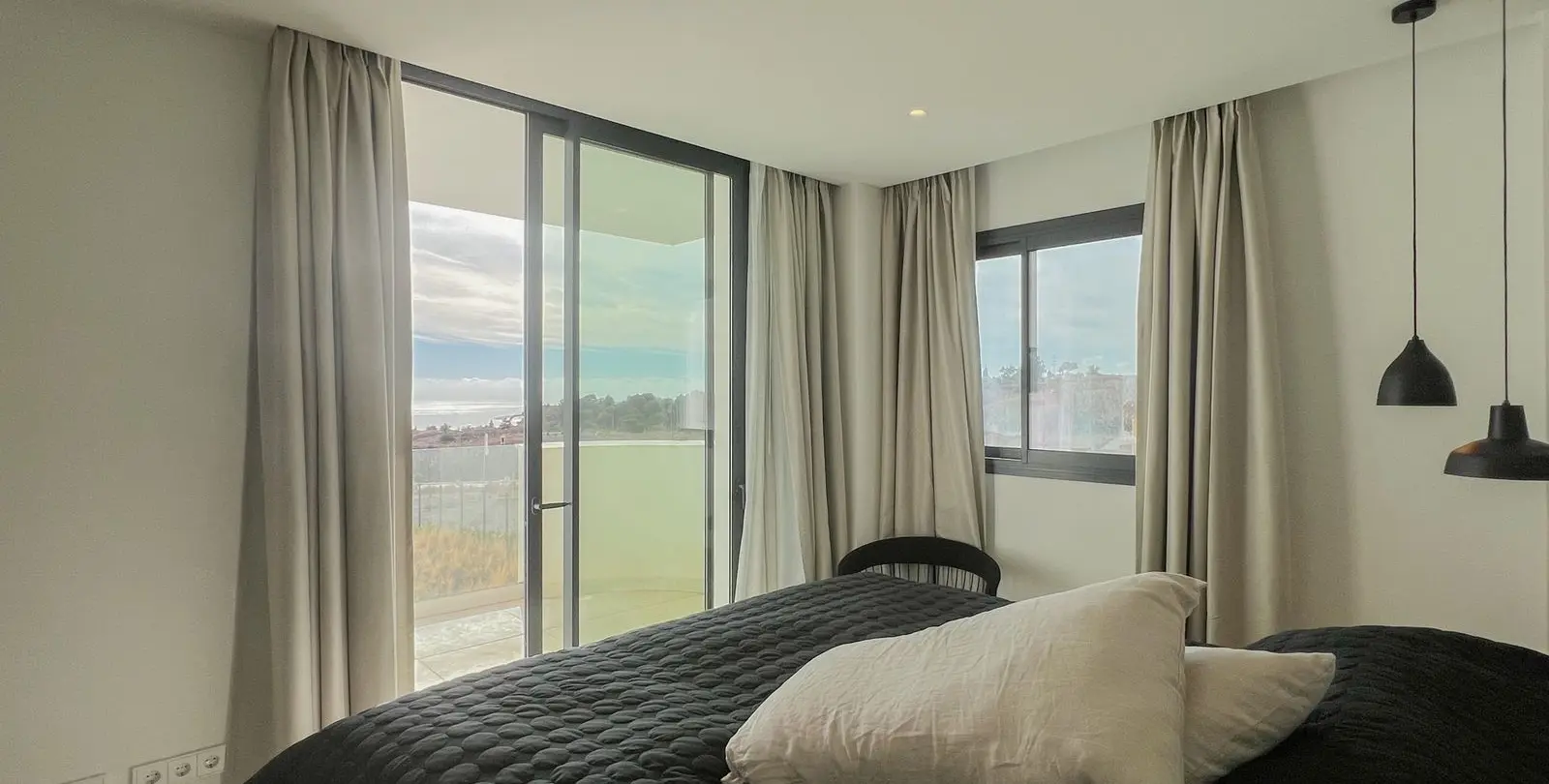 Venta de apartamento en planta media en Higueron 33