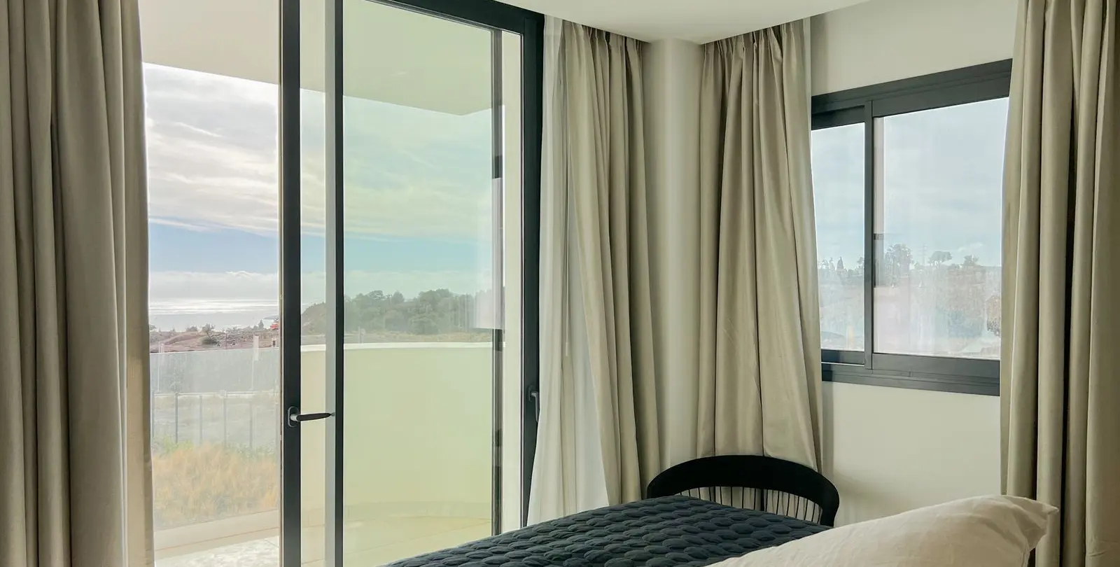 Venta de apartamento en planta media en Higueron 34