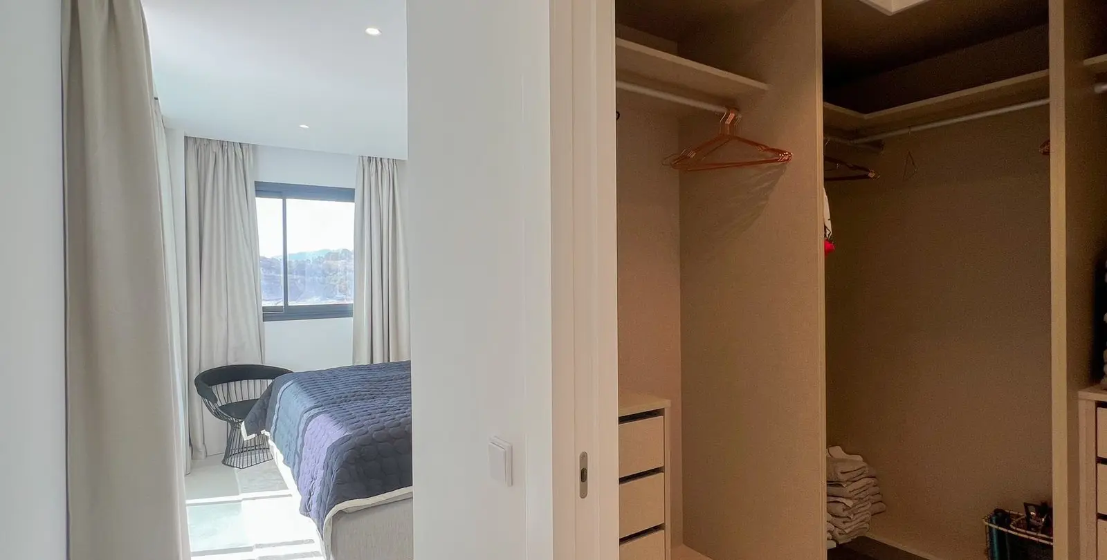 Venta de apartamento en planta media en Higueron 36