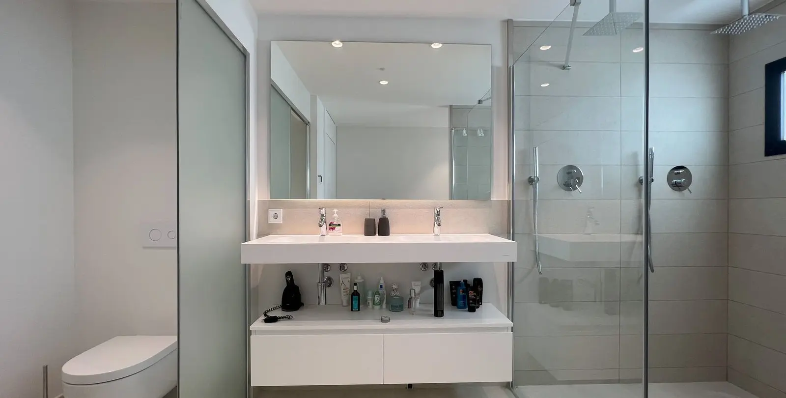 Venta de apartamento en planta media en Higueron 37
