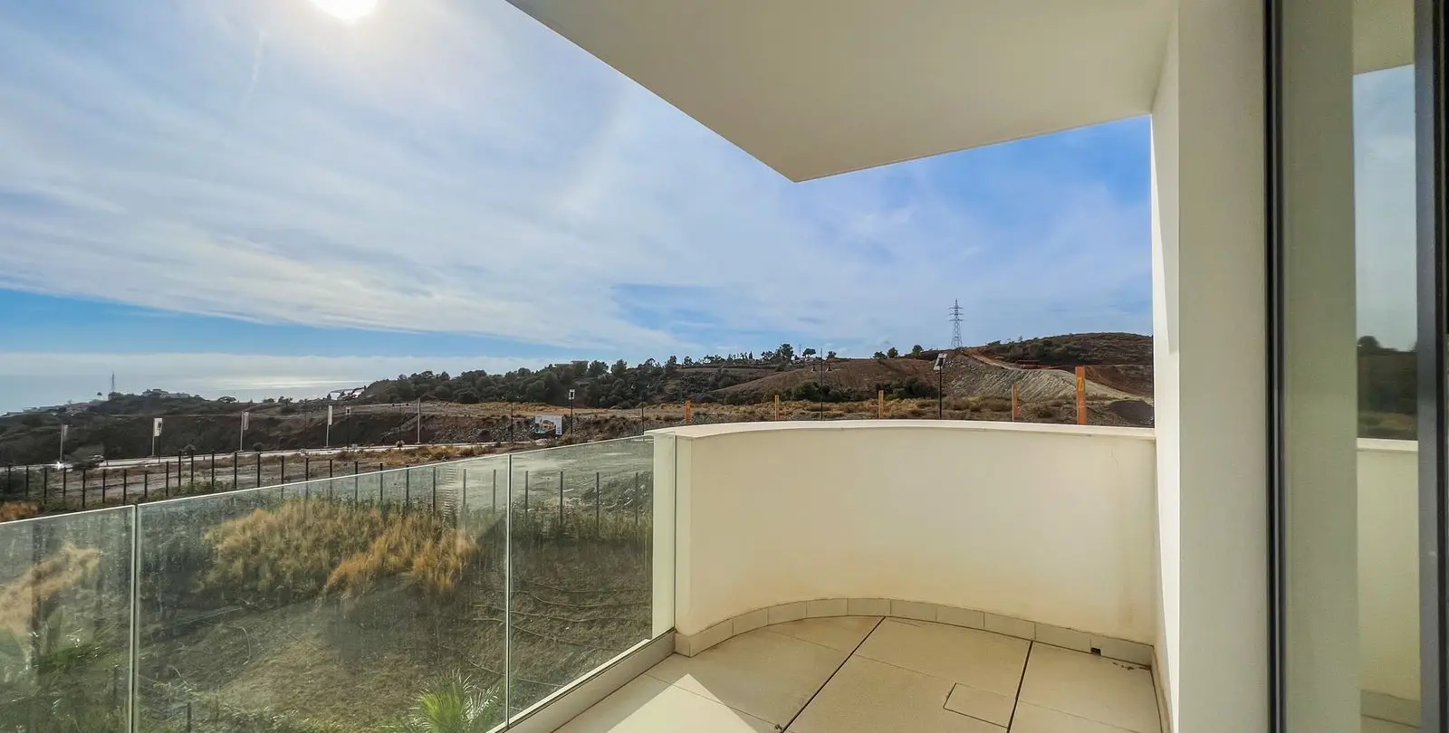 Venta de apartamento en planta media en Higueron 39