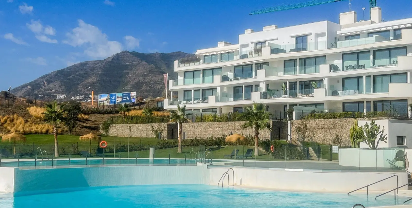 Venta de apartamento en planta media en Higueron 42