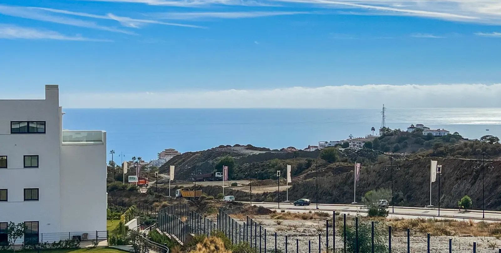 Venta de apartamento en planta media en Higueron 45